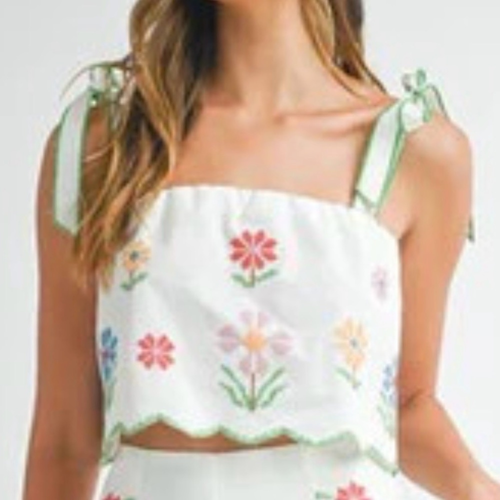 Women's White Floral Embroidered Tie-Strap Crop Top Amable by Mable large